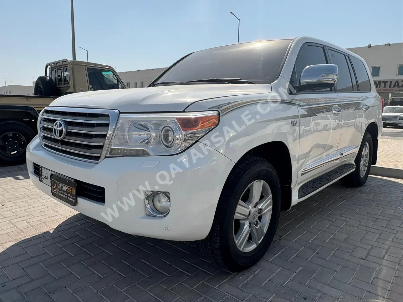 تويوتا  لاند كروزر  في اكس ار  2013  اوتوماتيك  347,000 كم  8 سلندر  دفع رباعي  اس يو في  أبيض
