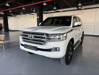 تويوتا لاند كروزر في اكس ار 2018 اوتوماتيك 298,000 كم 8 سلندر دفع رباعي اس يو في أبيض