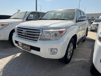 Toyota  Land Cruiser  VXR  2013  Automatic  366,000 Km  8 Cylinder  Four Wheel Drive (4WD)  SUV  White