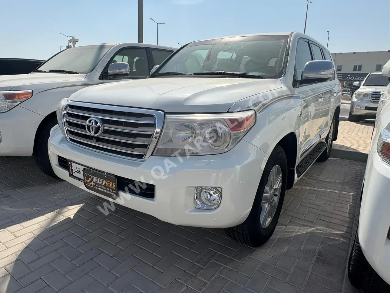 تويوتا  لاند كروزر  في اكس ار  2013  اوتوماتيك  366,000 كم  8 سلندر  دفع رباعي  اس يو في  أبيض