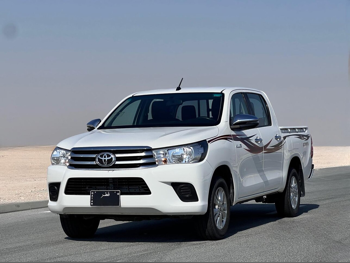 Toyota  Hilux  SR5  2022  Manual  160,000 Km  4 Cylinder  Rear Wheel Drive (RWD)  Pick Up  White