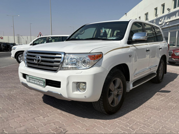 تويوتا لاند كروزر في اكس ار 2015 اوتوماتيك 276,000 كم 8 سلندر دفع رباعي اس يو في أبيض