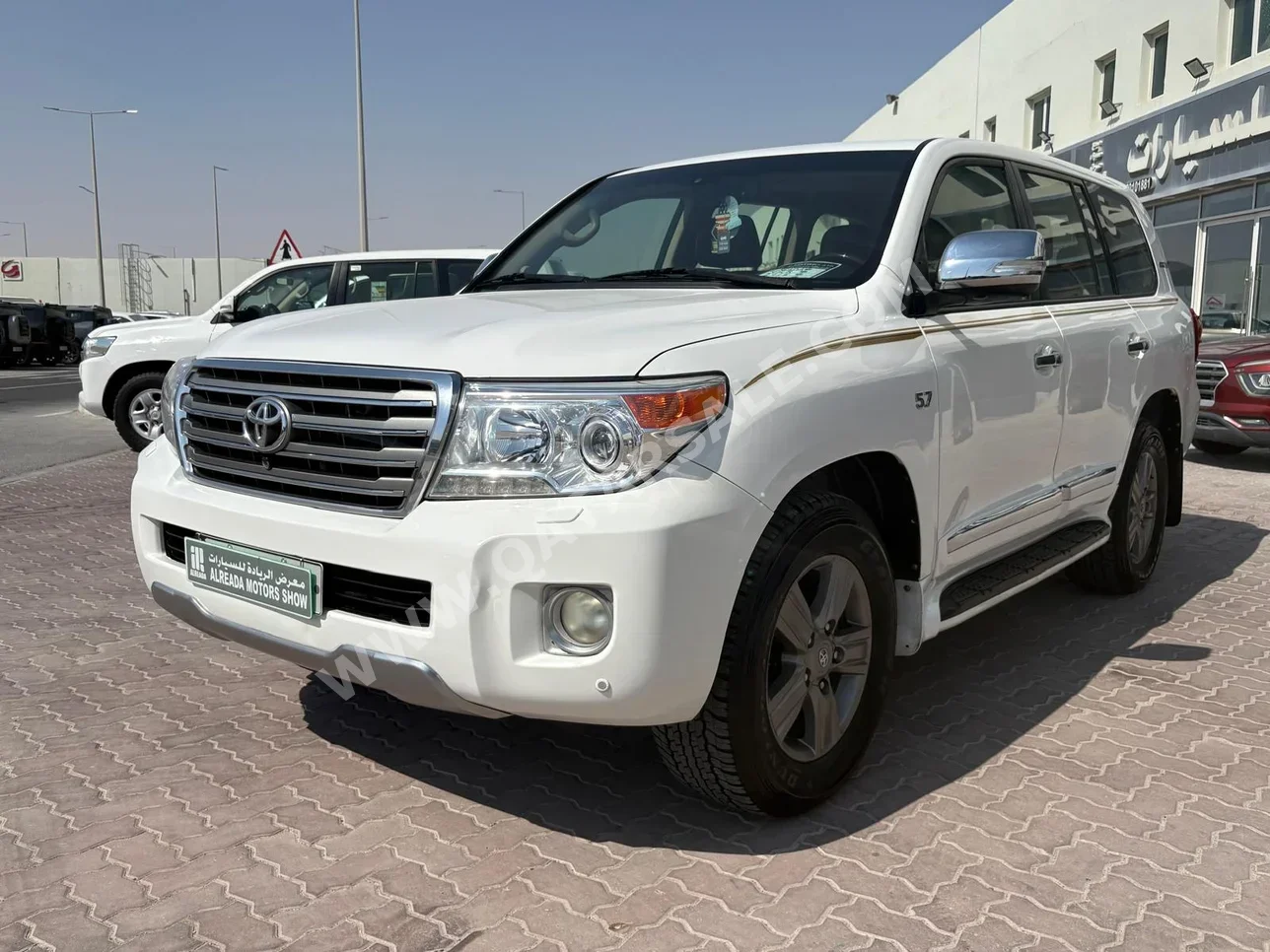 Toyota  Land Cruiser  VXR  2015  Automatic  276,000 Km  8 Cylinder  Four Wheel Drive (4WD)  SUV  White