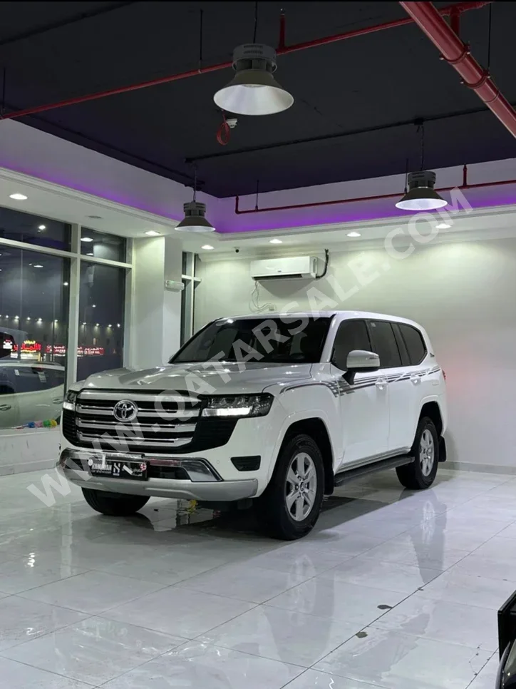 Toyota  Land Cruiser  GXR  2022  Automatic  136,000 Km  6 Cylinder  Four Wheel Drive (4WD)  SUV  White