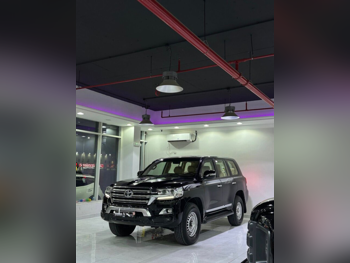 تويوتا لاند كروزر جي اكس ار 2017 اوتوماتيك 299,000 كم 8 سلندر دفع رباعي اس يو في أسود