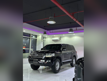 تويوتا لاند كروزر في اكس ار 2018 اوتوماتيك 289,000 كم 8 سلندر دفع رباعي اس يو في أسود