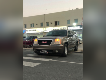 جي ام سي  يوكون  اكس إل  2012  اوتوماتيك  99,000 كم  8 سلندر  دفع رباعي  اس يو في  رمادي