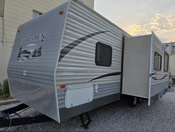 كرفان - 2017  - أبيض مطفي  -صنع في الولايات المتحدة الأمريكية (الولايات المتحدة الأمريكية)  - 0 كم