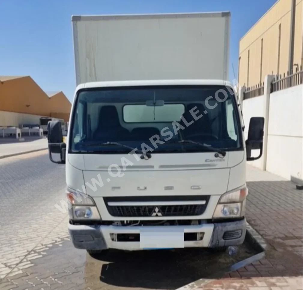 ميتسوبيشي  فوزو كنتر  2018  عادي  133,274 كم  4 سلندر  دفع خلفي  بيكب  أبيض