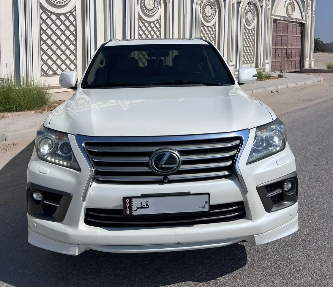 Lexus  LX  570  2013  Automatic  217,000 Km  8 Cylinder  Four Wheel Drive (4WD)  SUV  White
