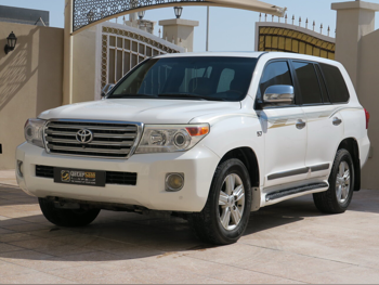 تويوتا لاند كروزر في اكس ار 2014 اوتوماتيك 456,000 كم 8 سلندر دفع رباعي اس يو في أبيض