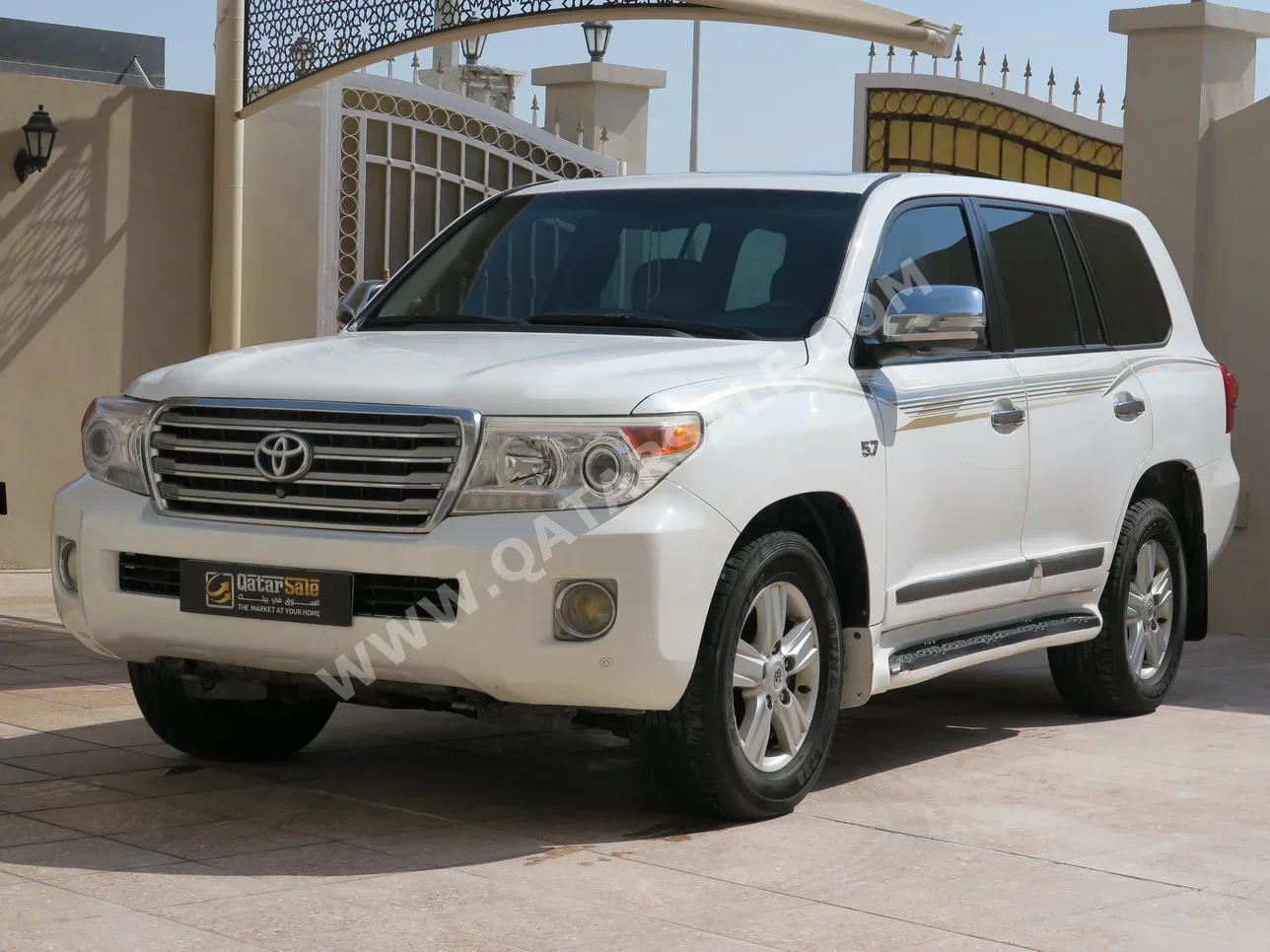 تويوتا  لاند كروزر  في اكس ار  2014  اوتوماتيك  456,000 كم  8 سلندر  دفع رباعي  اس يو في  أبيض