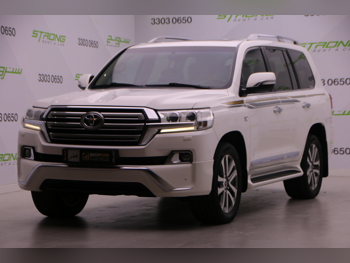 تويوتا لاند كروزر في اكس ار 2018 اوتوماتيك 223,000 كم 8 سلندر دفع رباعي اس يو في أبيض