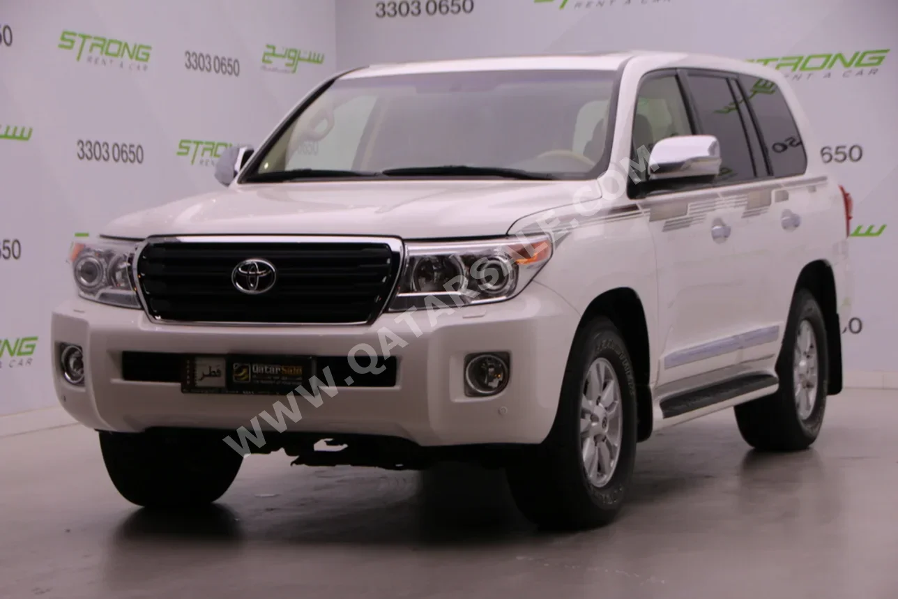 تويوتا  لاند كروزر  جي اكس ار  2014  اوتوماتيك  677,500 كم  8 سلندر  دفع رباعي  اس يو في  أبيض
