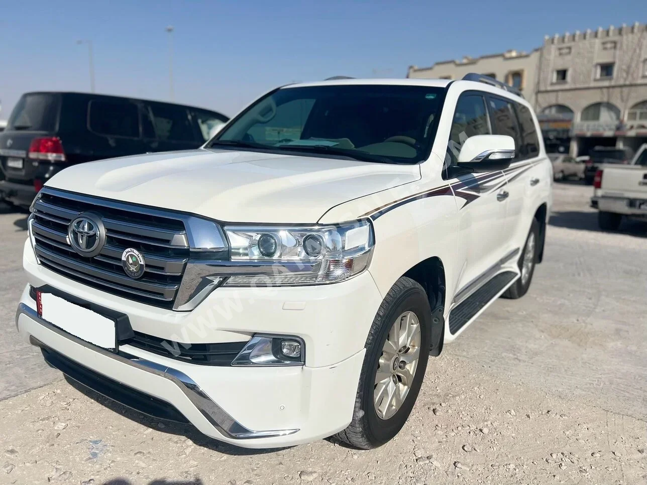 Toyota  Land Cruiser  GXR  2018  Automatic  120,000 Km  8 Cylinder  Four Wheel Drive (4WD)  SUV  White