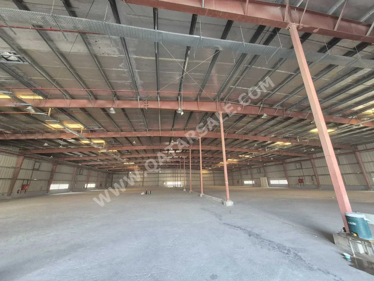 مخازن و مستودعات - الوكرة - بركة العوامر -المساحة: 5000 متر مربع