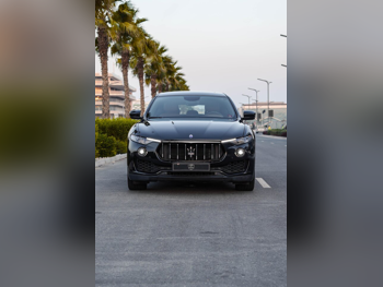 Maserati  Levante  Q4  2017  Automatic  75,000 Km  6 Cylinder  All Wheel Drive (AWD)  SUV  Black