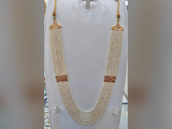 الذهب قلادة  البحرين  نسائي  حسب القطعة ( ديزاينرز)  15.6 غرام  طبيعة  ذهب أصفر  عيار 21