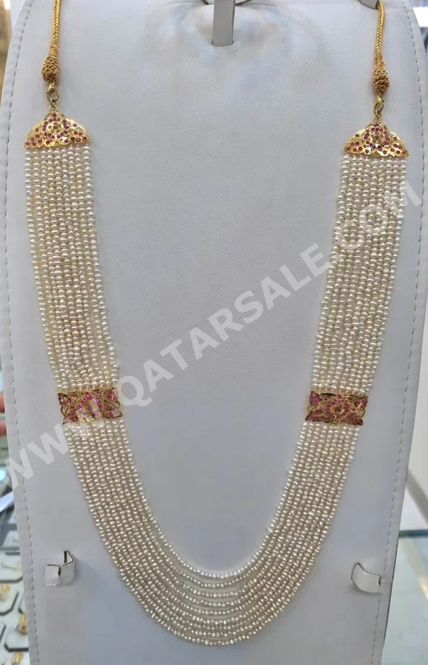 الذهب قلادة  البحرين  نسائي  حسب القطعة ( ديزاينرز)  15.6 غرام  طبيعة  ذهب أصفر  عيار 21