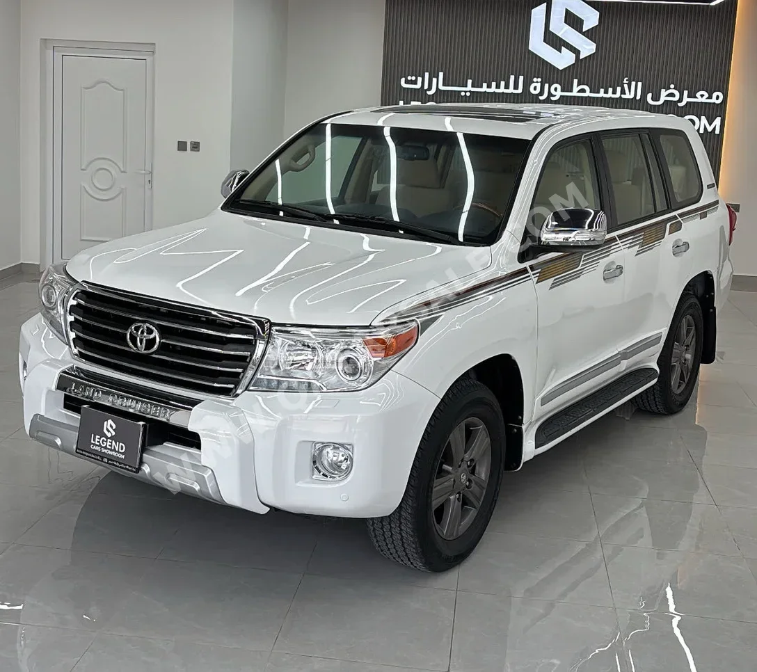Toyota Land Cruiser GXR 2015 Automatic 340,682 Km 8 Cylinder Four Wheel Drive (4WD) SUV White