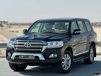 Toyota Land Cruiser GXR 2016 Automatic 262,000 Km 8 Cylinder Four Wheel Drive (4WD) SUV Black