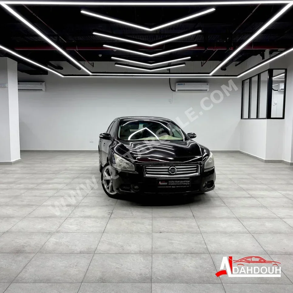 Nissan  Maxima  2013  Automatic  213,000 Km  6 Cylinder  Rear Wheel Drive (RWD)  Sedan  Maroon