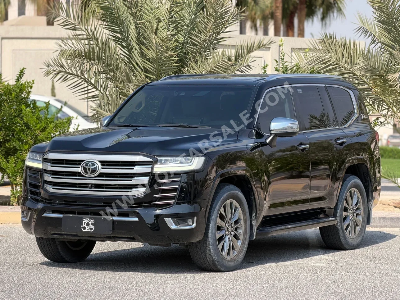 Toyota  Land Cruiser  VXR Twin Turbo  2022  Automatic  122,000 Km  6 Cylinder  Four Wheel Drive (4WD)  SUV  Black