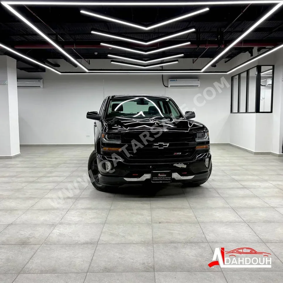 شفروليه سلفرادو زد 71 2018 اوتوماتيك 203,000 كم 8 سلندر دفع رباعي بيكب أسود