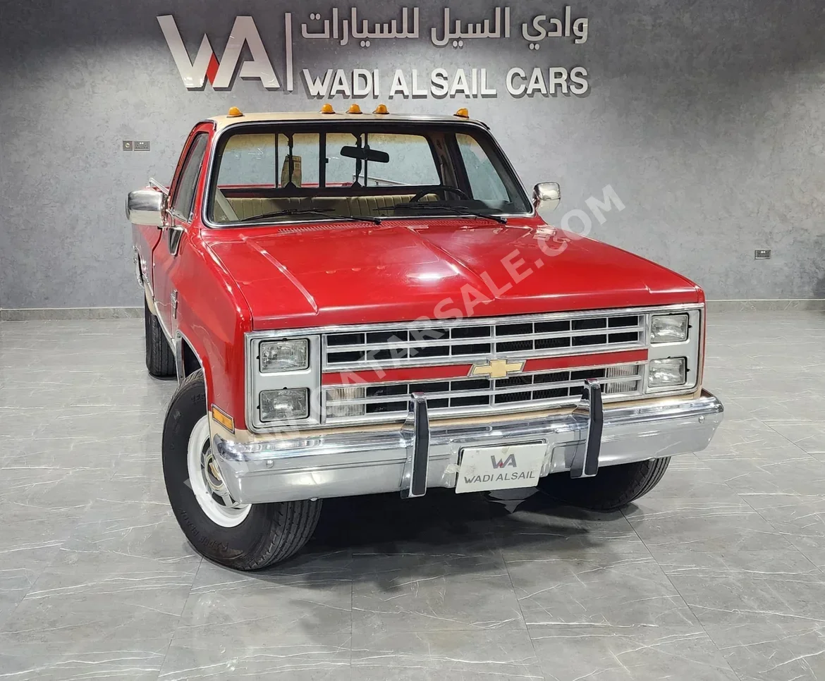Chevrolet  Silverado  1985  Automatic  340,000 Km  8 Cylinder  Four Wheel Drive (4WD)  Pick Up  Red