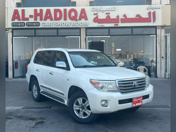 تويوتا  لاند كروزر  في اكس ار  2013  اوتوماتيك  364,000 كم  8 سلندر  دفع رباعي  اس يو في  أبيض