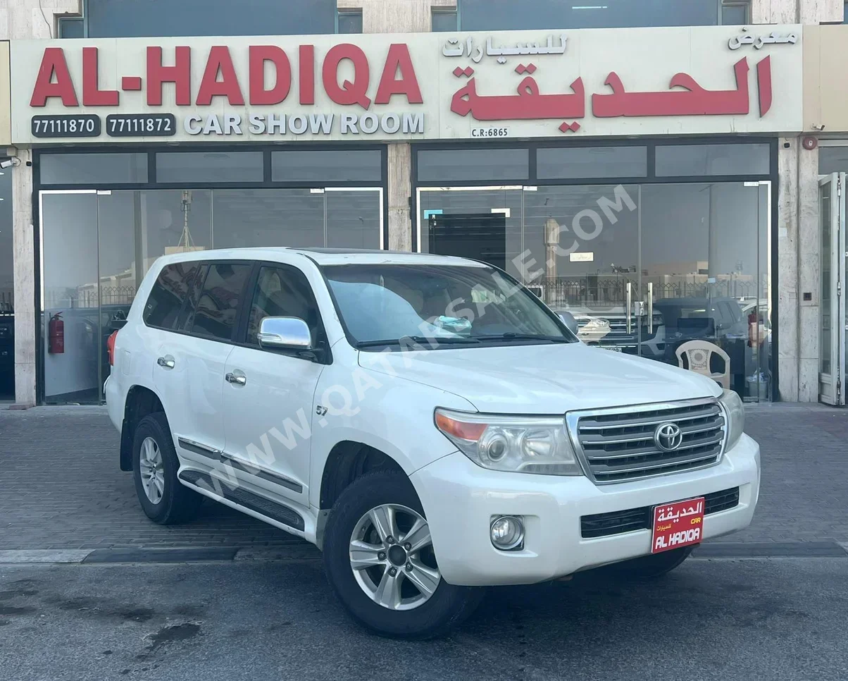 Toyota  Land Cruiser  VXR  2013  Automatic  364,000 Km  8 Cylinder  Four Wheel Drive (4WD)  SUV  White