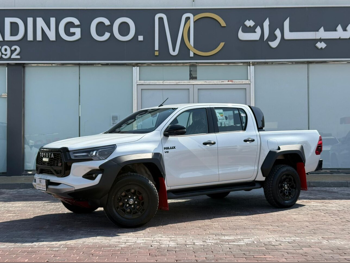 تويوتا هاي لوكس جي ار سبورت 2025 اوتوماتيك 0 كم 6 سلندر دفع رباعي بيكب أبيض تحت الضمان