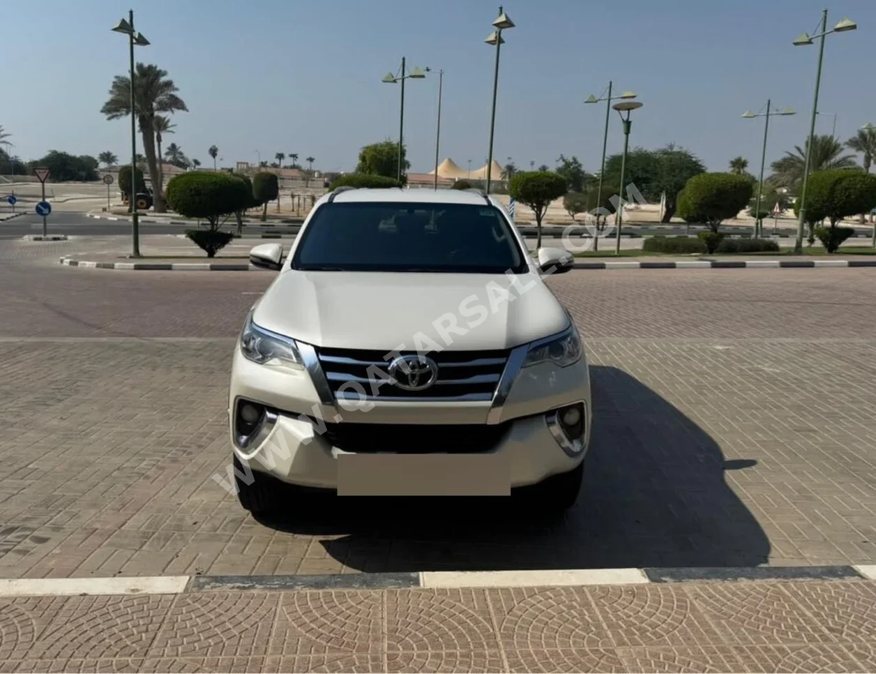 Toyota  Fortuner  2020  Automatic  192,000 Km  4 Cylinder  Four Wheel Drive (4WD)  SUV  White  With Warranty