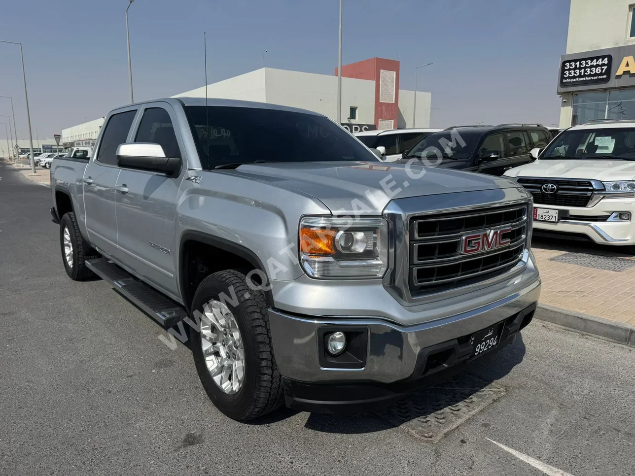 GMC  Sierra  SLE  2015  Automatic  88,000 Km  8 Cylinder  Four Wheel Drive (4WD)  Pick Up  Silver