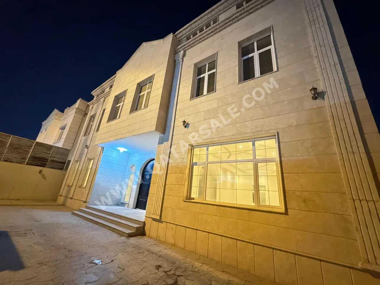 Family Residential  - Not Furnished  - Doha  - Nuaija  - 6 Bedrooms