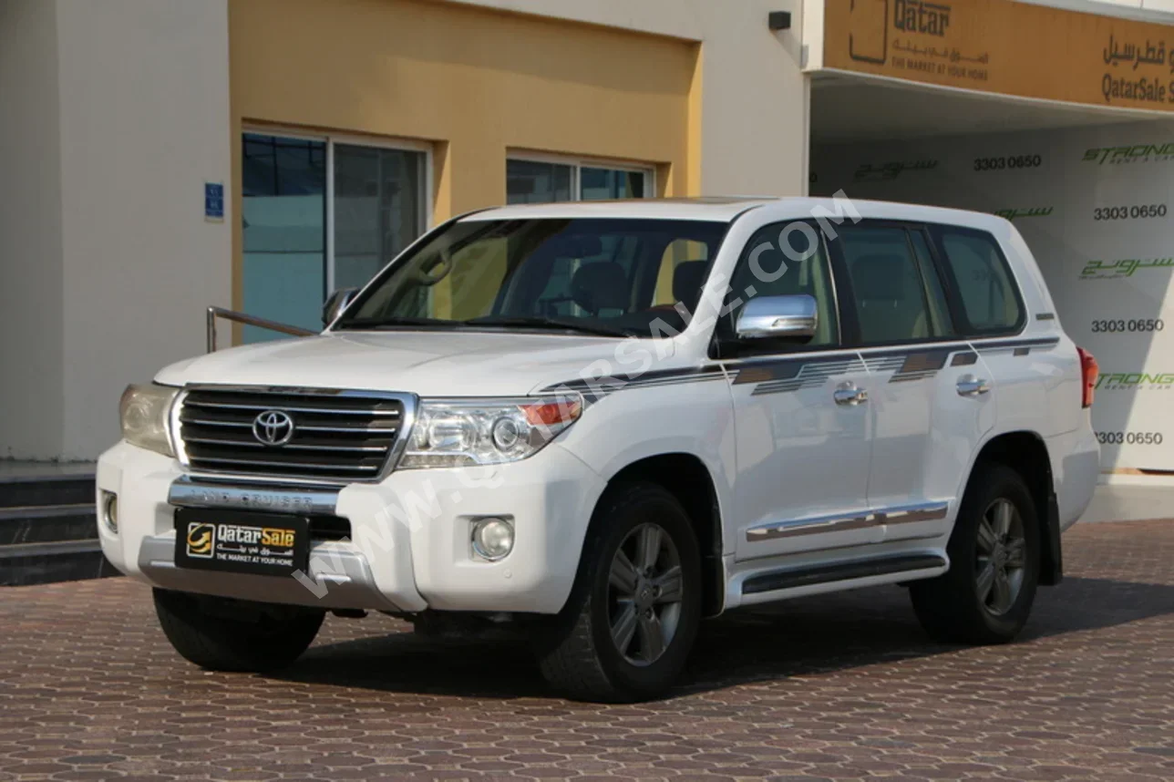 Toyota  Land Cruiser  GXR  2015  Automatic  270,000 Km  8 Cylinder  Four Wheel Drive (4WD)  SUV  White
