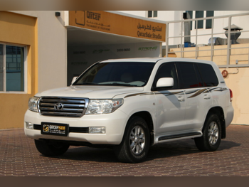 تويوتا لاند كروزر جي اكس 2011 اوتوماتيك 360,000 كم 6 سلندر دفع رباعي اس يو في أبيض
