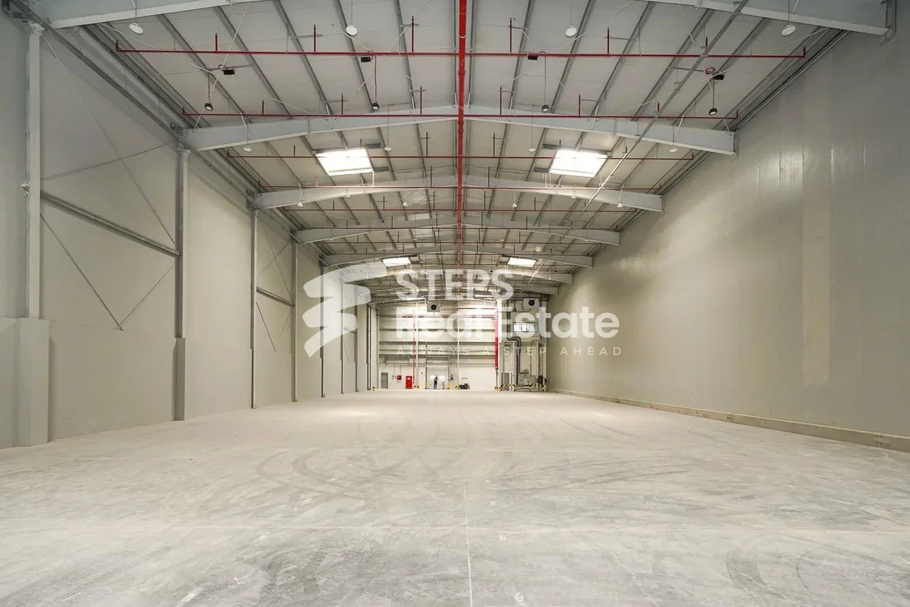 Warehouses & Stores - Umm Salal  - Bu Garn  -Area Size: 1400 Square Meter