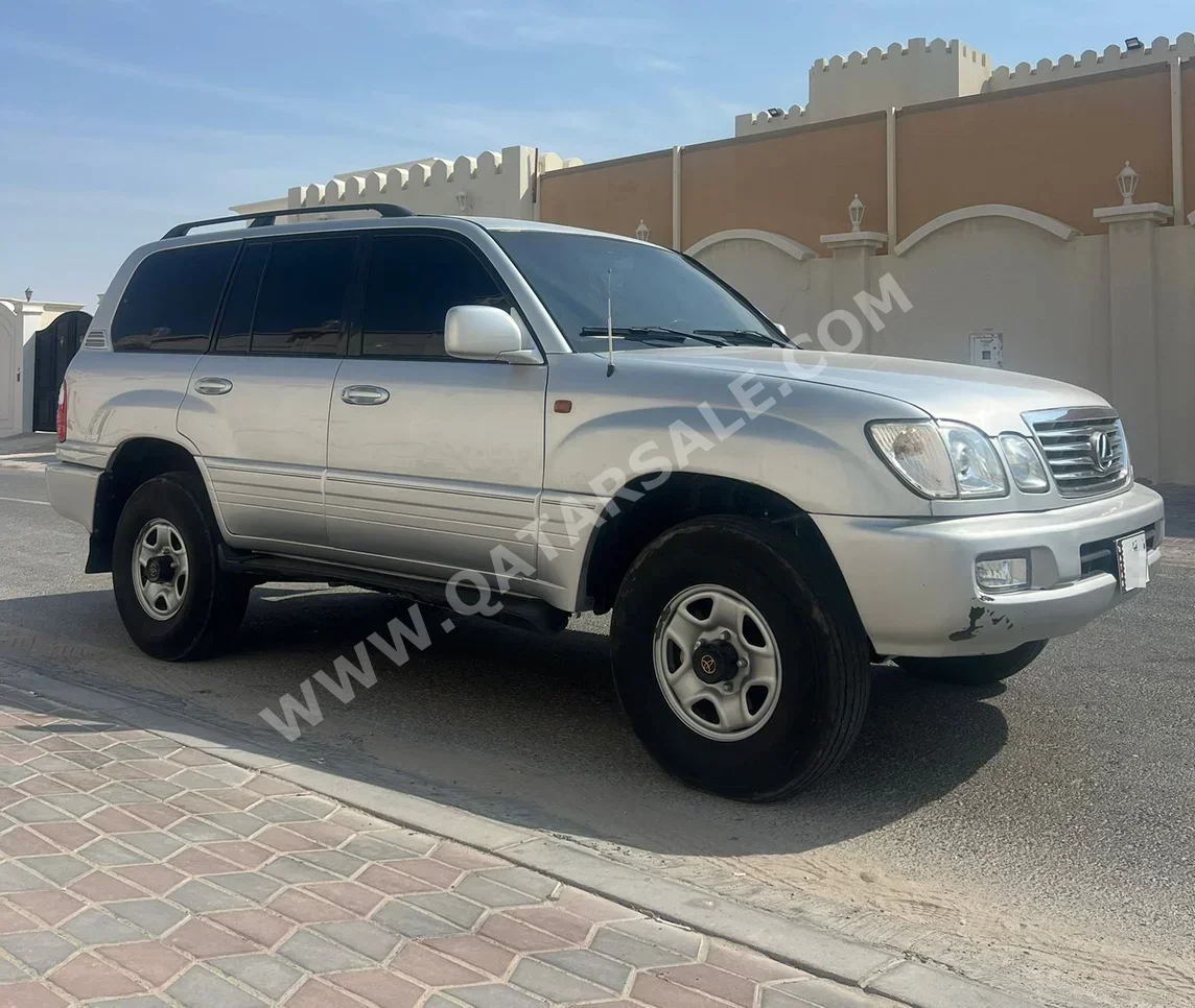 Lexus  LX  470  2003  Automatic  330,000 Km  8 Cylinder  Four Wheel Drive (4WD)  SUV  Silver