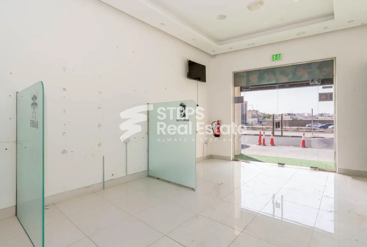 محلات تجارية - غير مفروشة - الدوحة للايجار - المطار القديم