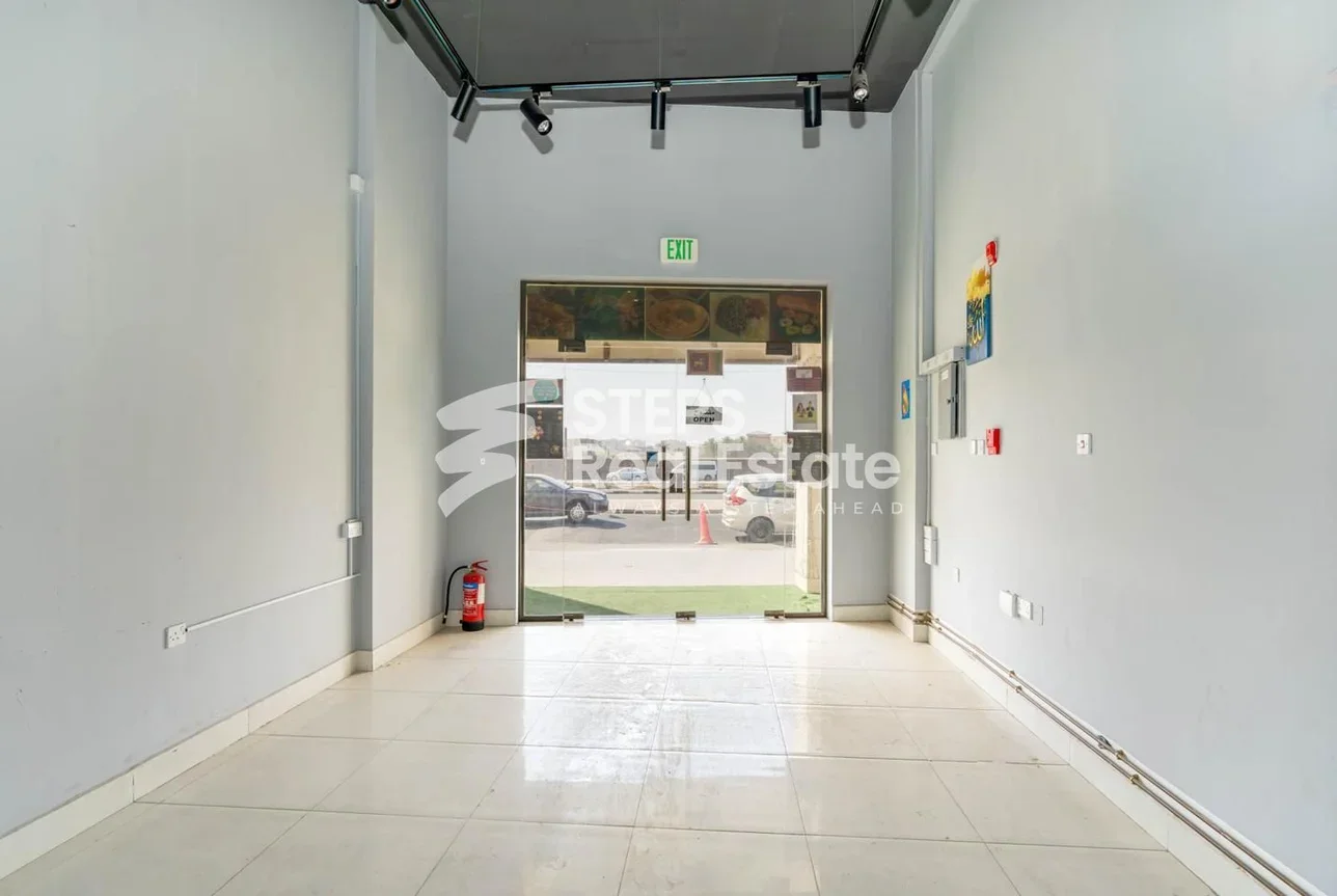محلات تجارية - غير مفروشة - الدوحة للايجار - المطار القديم