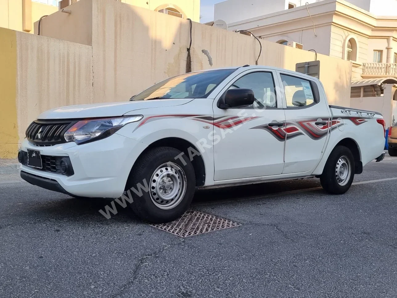 Mitsubishi  L 200  2017  Manual  215,000 Km  4 Cylinder  Rear Wheel Drive (RWD)  Pick Up  White
