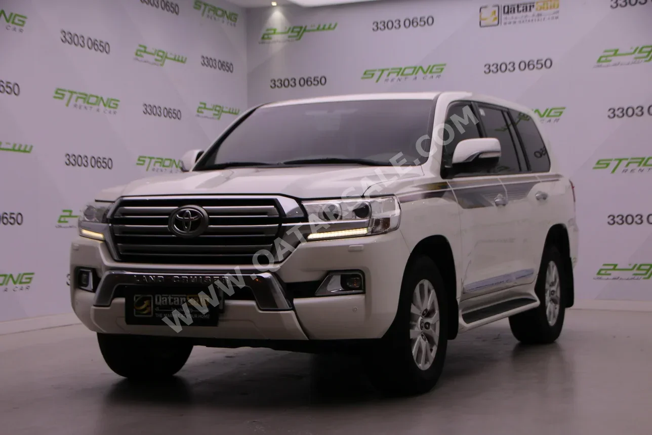 Toyota  Land Cruiser  GXR  2016  Automatic  284,000 Km  8 Cylinder  Four Wheel Drive (4WD)  SUV  White