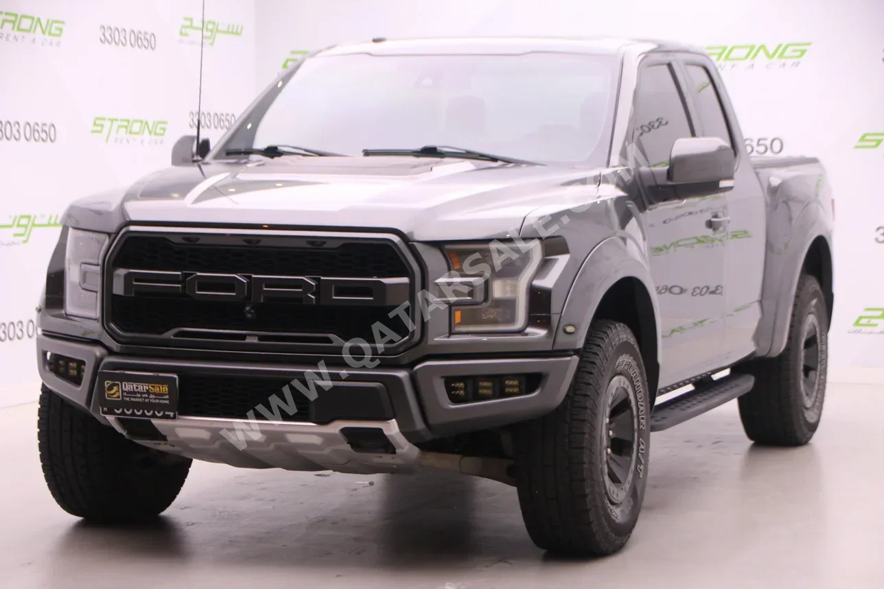 فورد رابتر 2018 اوتوماتيك 181,000 كم 6 سلندر دفع رباعي بيكب رمادي تحت الضمان