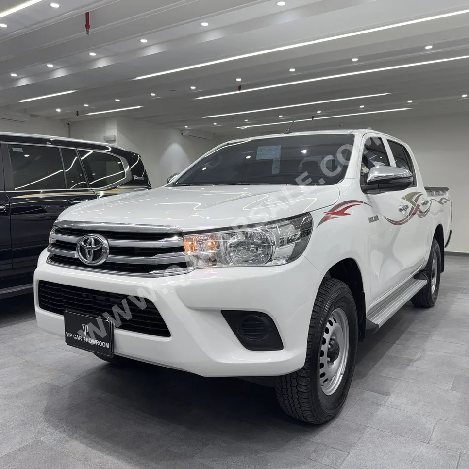 Toyota  Hilux  2025  Automatic  50,000 Km  4 Cylinder  Four Wheel Drive (4WD)  Pick Up  White  With Warranty