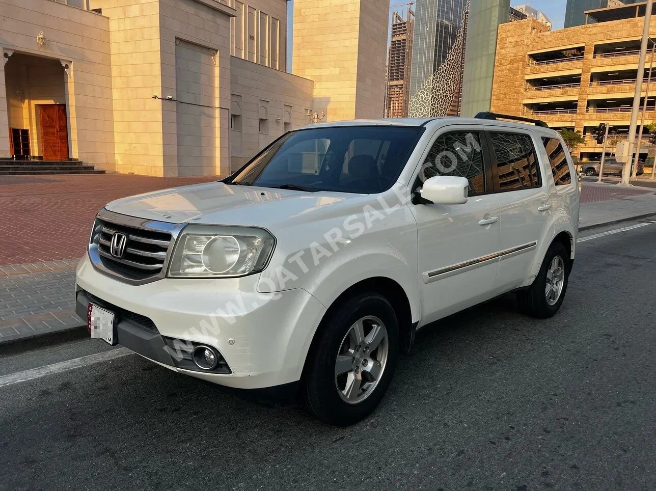 هوندا بايلوت 2015 اوتوماتيك 111,000 كم 6 سلندر دفع رباعي اس يو في أبيض