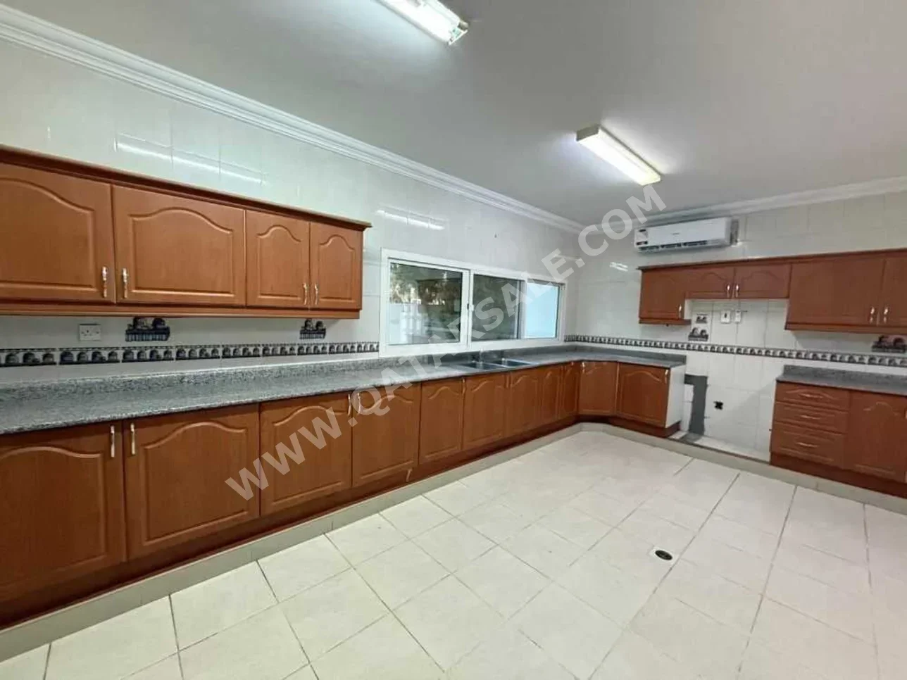Family Residential  - Not Furnished  - Doha  - Onaiza  - 6 Bedrooms