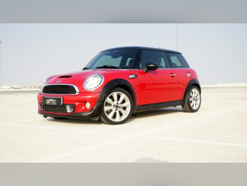 Mini  Cooper  S  2013  Automatic  101,000 Km  4 Cylinder  Front Wheel Drive (FWD)  Hatchback  Red