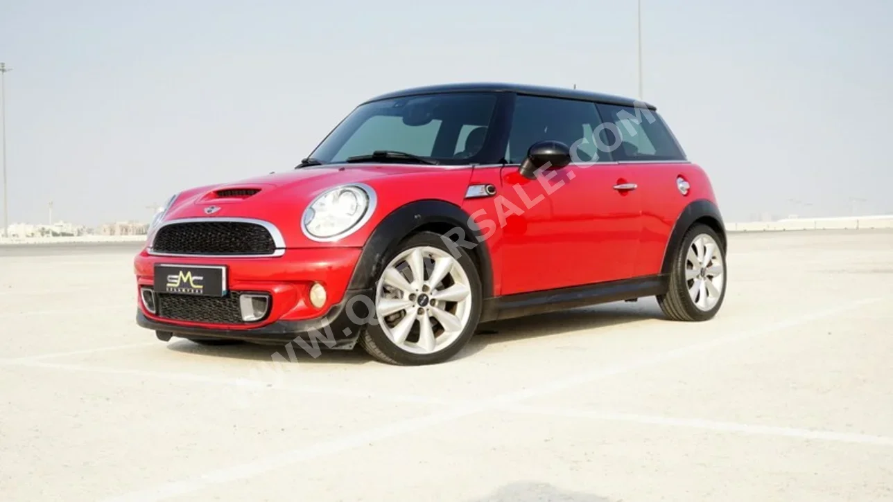 Mini  Cooper  S  2013  Automatic  101,000 Km  4 Cylinder  Front Wheel Drive (FWD)  Hatchback  Red