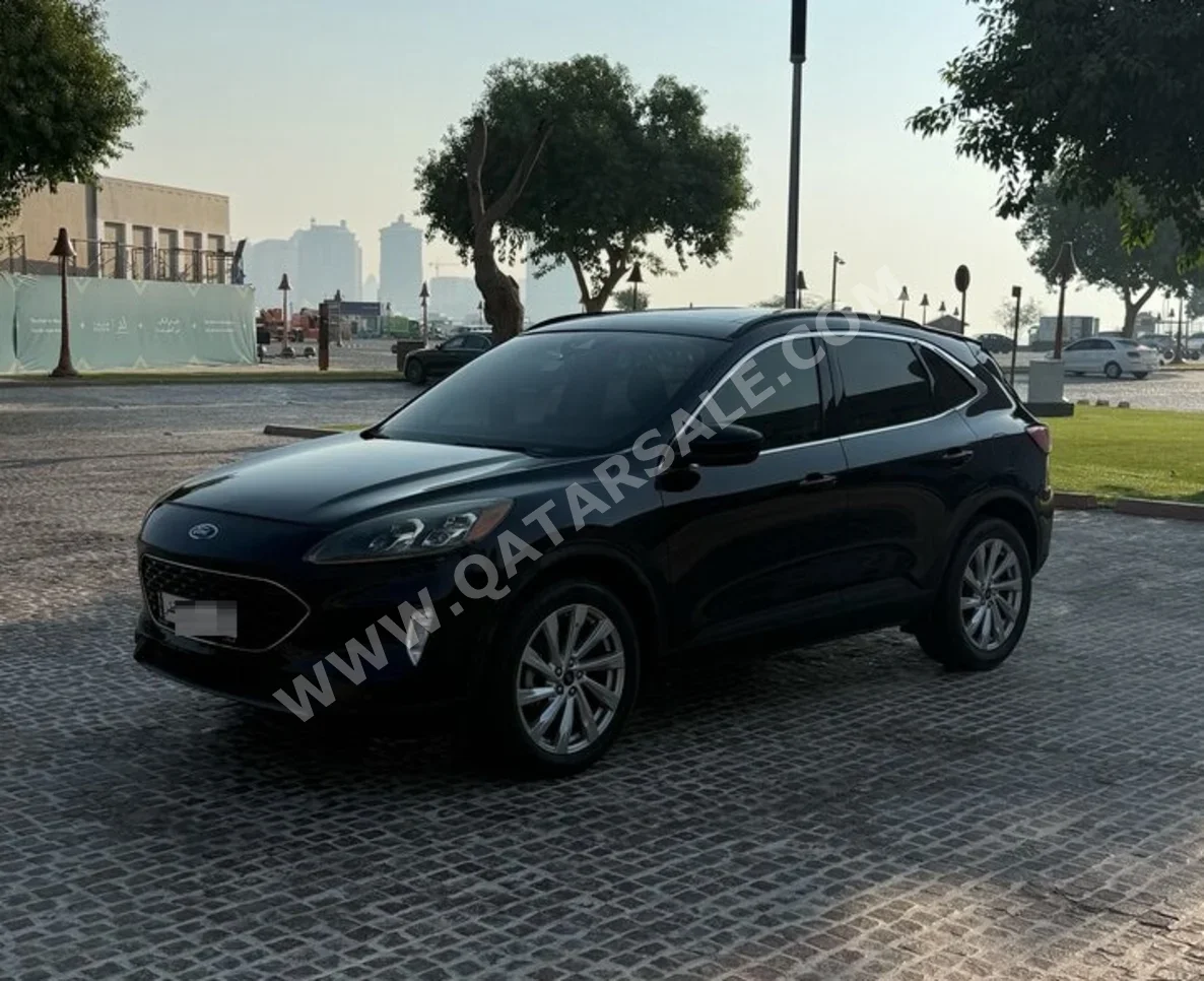 فورد  إسكيب  2021  اوتوماتيك  53,000 كم  4 سلندر  دفع كلي مستمر  اس يو في  ازرق